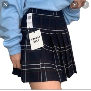 NWOT ARITZIA SUNDAY BEST Olive Pleated Black Mini Skirt